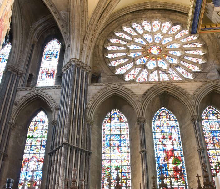 The Chapel of the Nine Altars differs markedly from the rest of Durham Cathedral in that it consists of large expanses of glass, soaring pointed vaults, and similarly shaped arches. The result is that much more light enters this section of the building. 